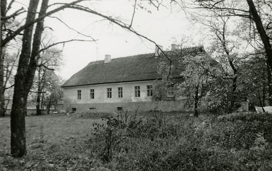 Haeska mõisa peahoone, vaade tagafassaadile