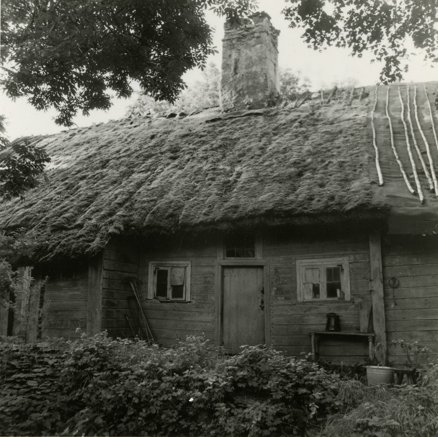 Keskvere mõisa peahoone, vaade hoone keskosale sissepääsu poolt