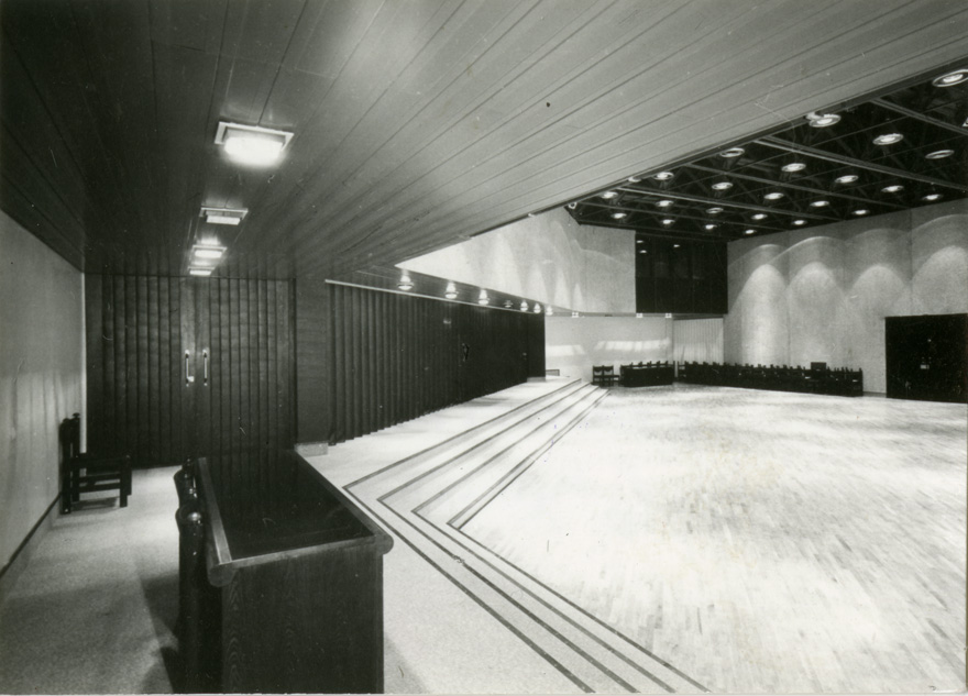 Teater Ugala, interjöörivaade fuajeesse. Arhitektid Irina Raud, Inga Orav, Kalju Luts, Mait Summatavet