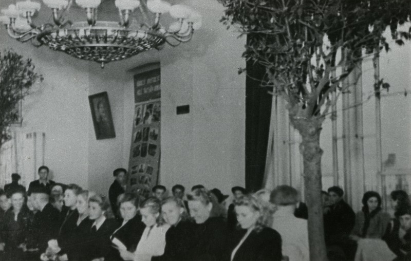 Kino Pobeda fuajee rahvamassiga