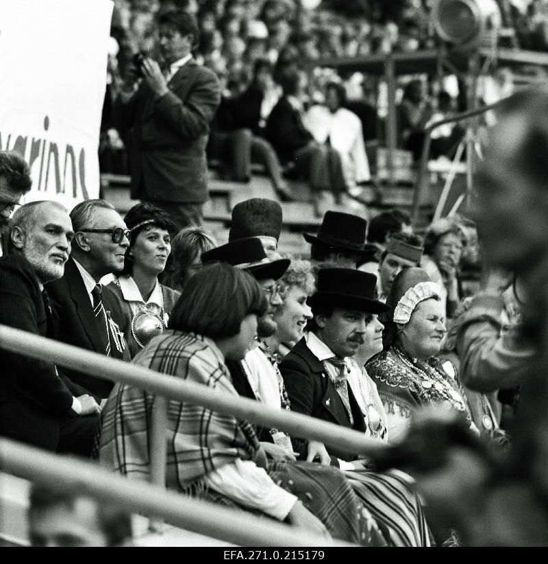 Organised mass event "Eestimaa song 1988" on Tallinn Song Song Square. In the back row the actors Mikk Mikiver (left) and Heino Mandri.