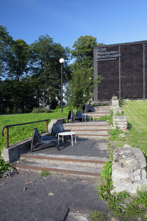 NO99 Põhuteater, vaade trepilt. Salto AB: Maarja Kask, Karli Luik, Ralf Lõoke, Pelle-Sten Viiburg