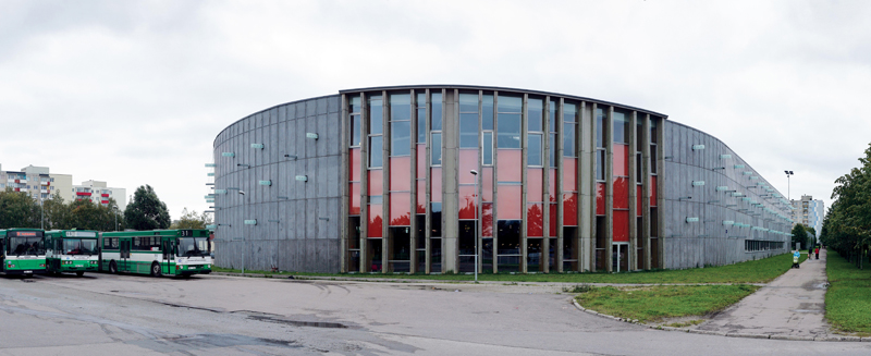 Lasnamäe spordihoone, vaade hoonele. Arhitektid Siiri Vallner, Hanno Grossschmidt, Tomomi Hayashi