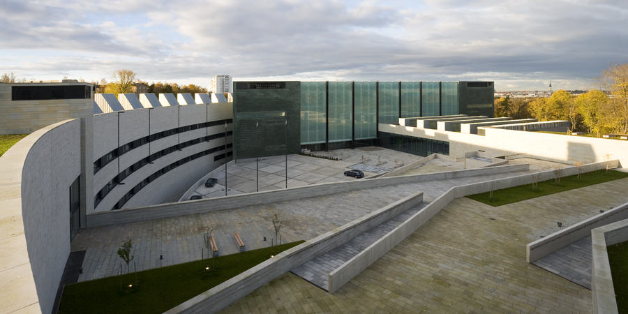 KUMU, Eesti Kunstimuuseum, vaade hoonele. Arhitekt Pekka Vapaavuori koos kollektiiviga