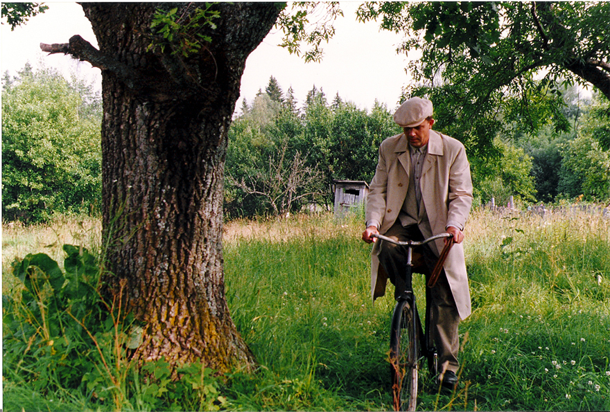 Foto filmi "Ristumine peateega" (1999) võtetelt. Kaadris: Emil Urbel (Kuldkalake)