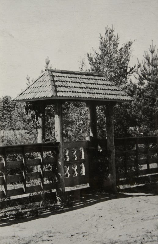 Harri Velbri eramu Nõmmel Kastani 9, piirdeaed ja väravaehitis, arhitekt Edgar Velbri