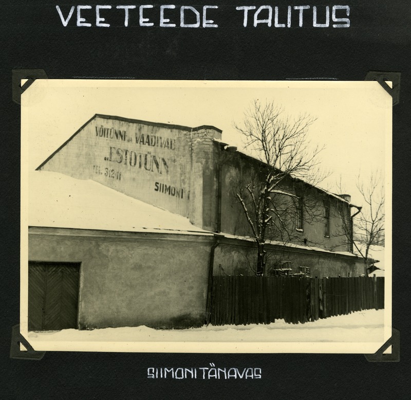 Veeteede talitus. Hoone Siimoni (Siimeoni, nüüd Ahtri) tänaval Tallinnas (Siimoni 1). Reklaamtekst seinal: Estotünn