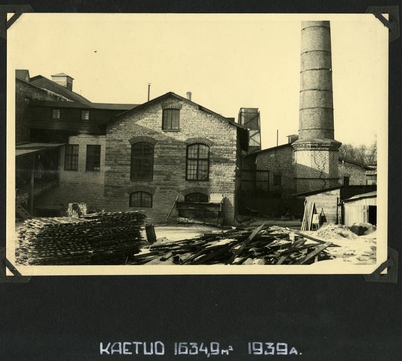 AS Johansoni paberivabrik Maakri tn piirkonnas. Tehasehooned, korsten ja laoplats tänase Stockmanni kaubamaja kohal
