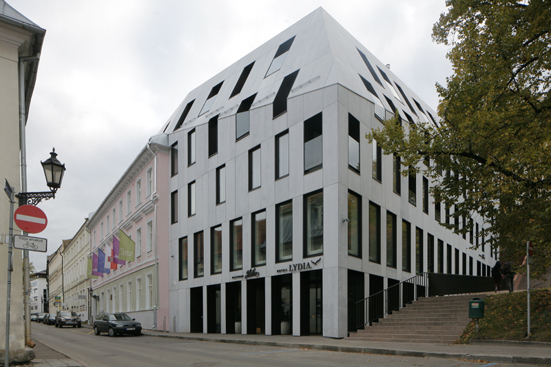 Hotell Lydia Tartus. Arhitektuuribürood Allianss ja Mudel (arhitektid Tarmo Teedumäe, Paco Ulman, Tõnis Savi, Indrek Tiigi)