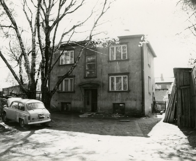 Pelgulinn: Ristiku 47 hoovimaja