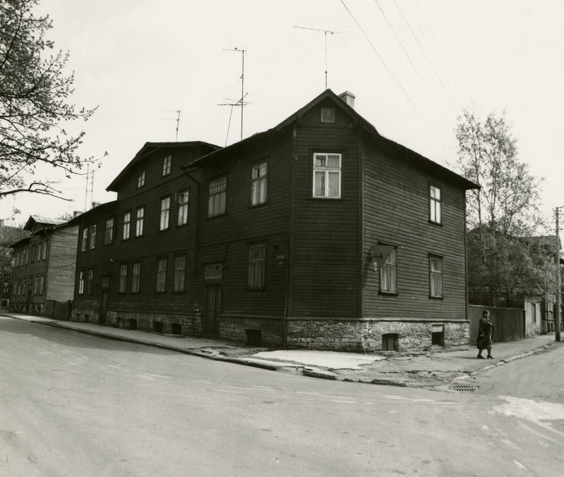 Pelgulinn: Härjapea 1 / Rohu 28 nurgamaja