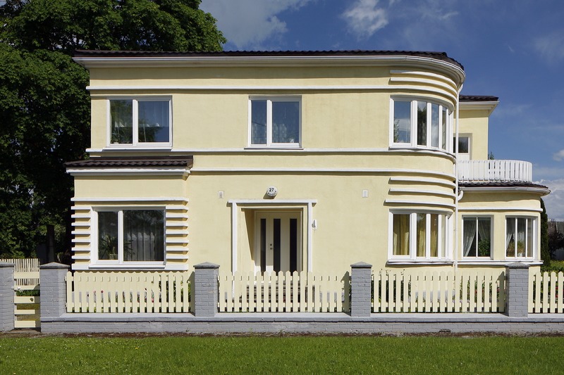 Rakvere "triibuline" maja, Koidula 27. Arhitekt Hermann Eichelmann, 1954-1956