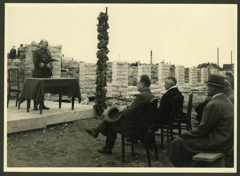 Rakvere Gümnaasium. Uue hoone ehitustööd: kõnede pidamine nurgakivi asetamisel?