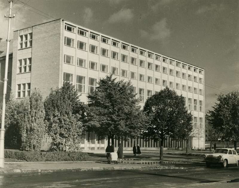 Teaduste Akadeemia raamatukogu / Tallinna Ülikooli akadeemiline raamatukogu. Arhitektid Uno Tölpus ja Paul Madalik