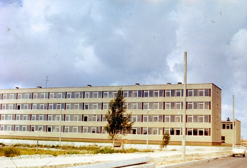 Pärnu Ranna mikrorajooni koolimaja. Vaade hoonele