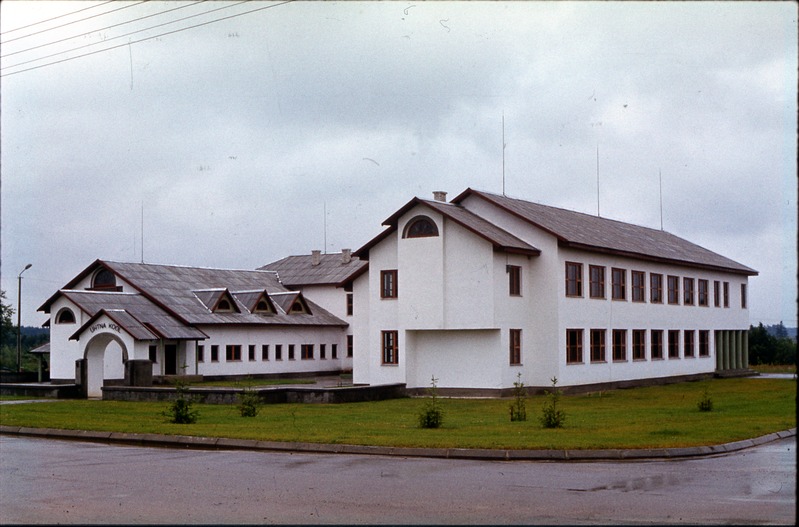 Uhtna kool / põhikool. Arhitekt Maarja Nummert, 1987