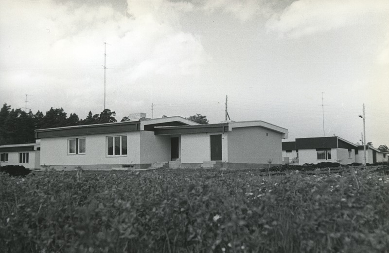 Aruküla kolhoosi Männi elamukooperatiivi majad Kullipesa-5 (arhitekt Tõnu Kull) ja Ella-5 (arhitekt Ülevi Eljand)