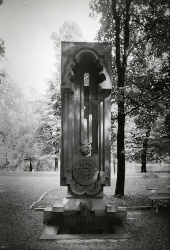 Eesti ja Armeenia rahva sõpruse mälestusmärk / monument Tartus Vabaduse puiestikus. Skulptor Akop Dživanjan, 1978