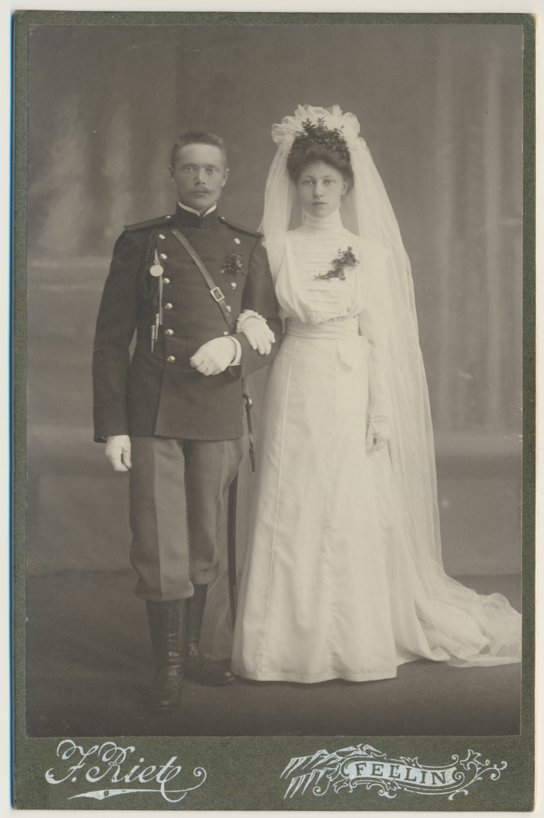 foto pappalusel, Meta ja Jüri Kärmas, pruutpaar u 1910
