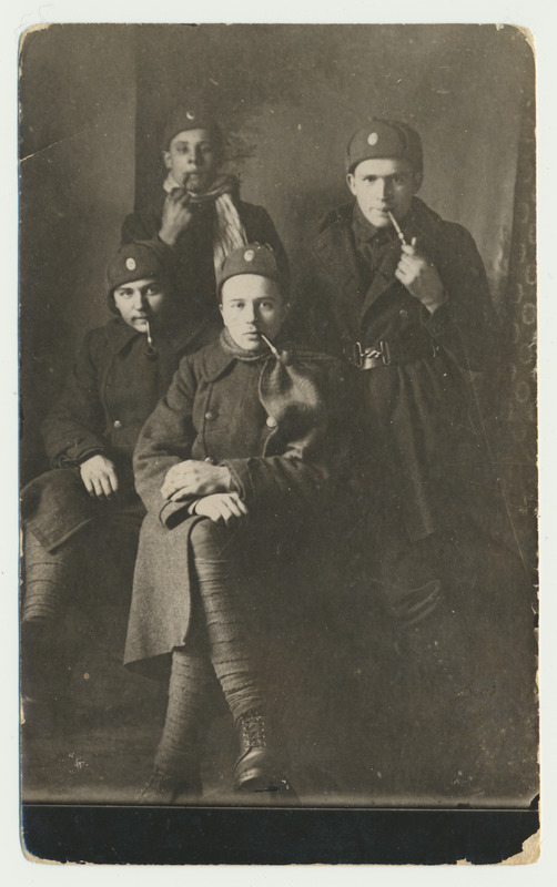foto, neli Vabadussõjas osalejat, u 1919