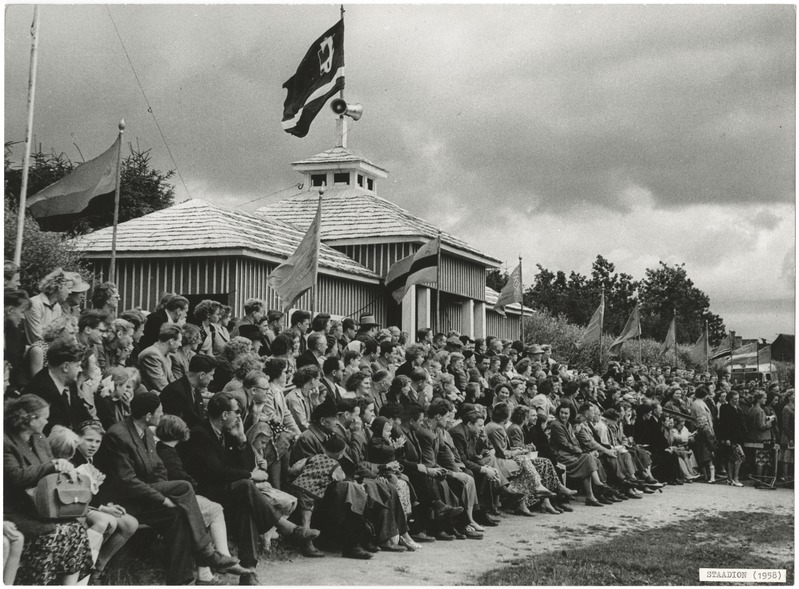 foto Viljandi staadion, tribüün, inimesed, 1958 foto E.Veliste