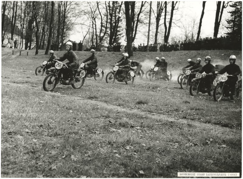 foto Motokrossi start, Viljandi lauluväljak 1956 foto E.Veliste