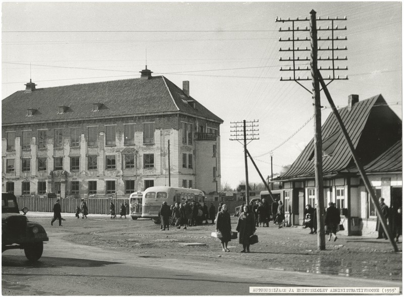 foto Viljandi, Tallinna ja Vaksali t ristmik, bussijaam, adminhoone 1959 foto E.Veliste