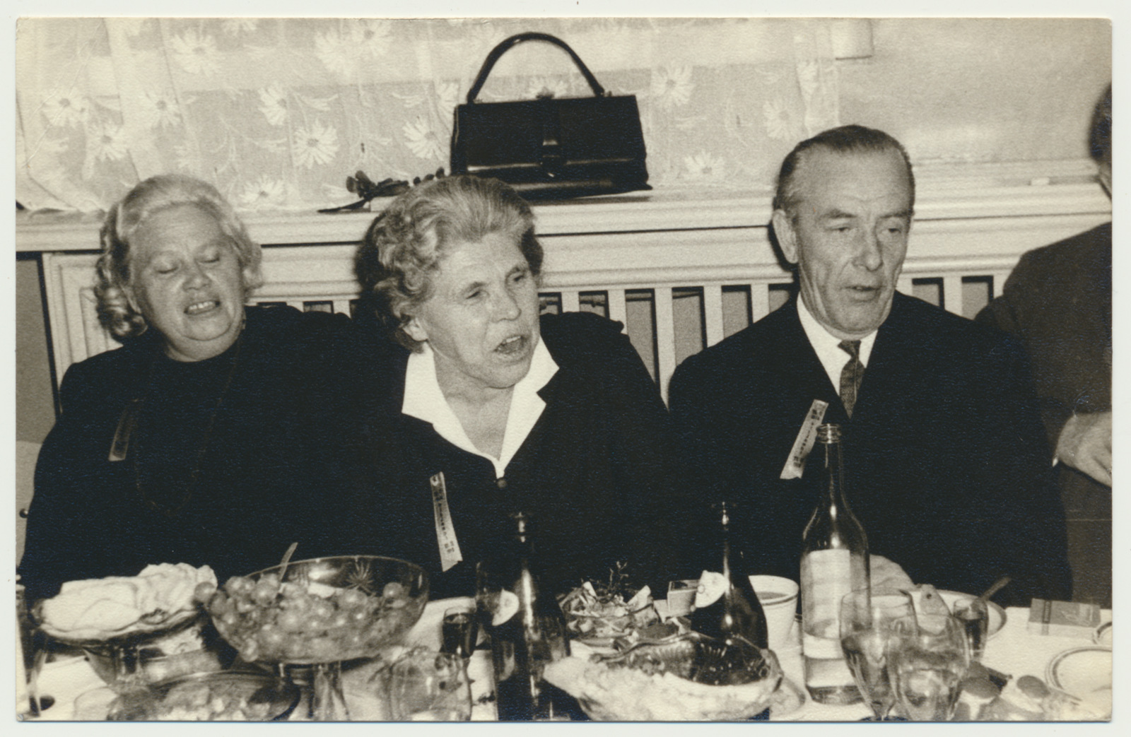 foto Komsomoliveteranide kokkutulek, vasakult Türk-Tamberg, Linda ja August Siimer 1969 XI