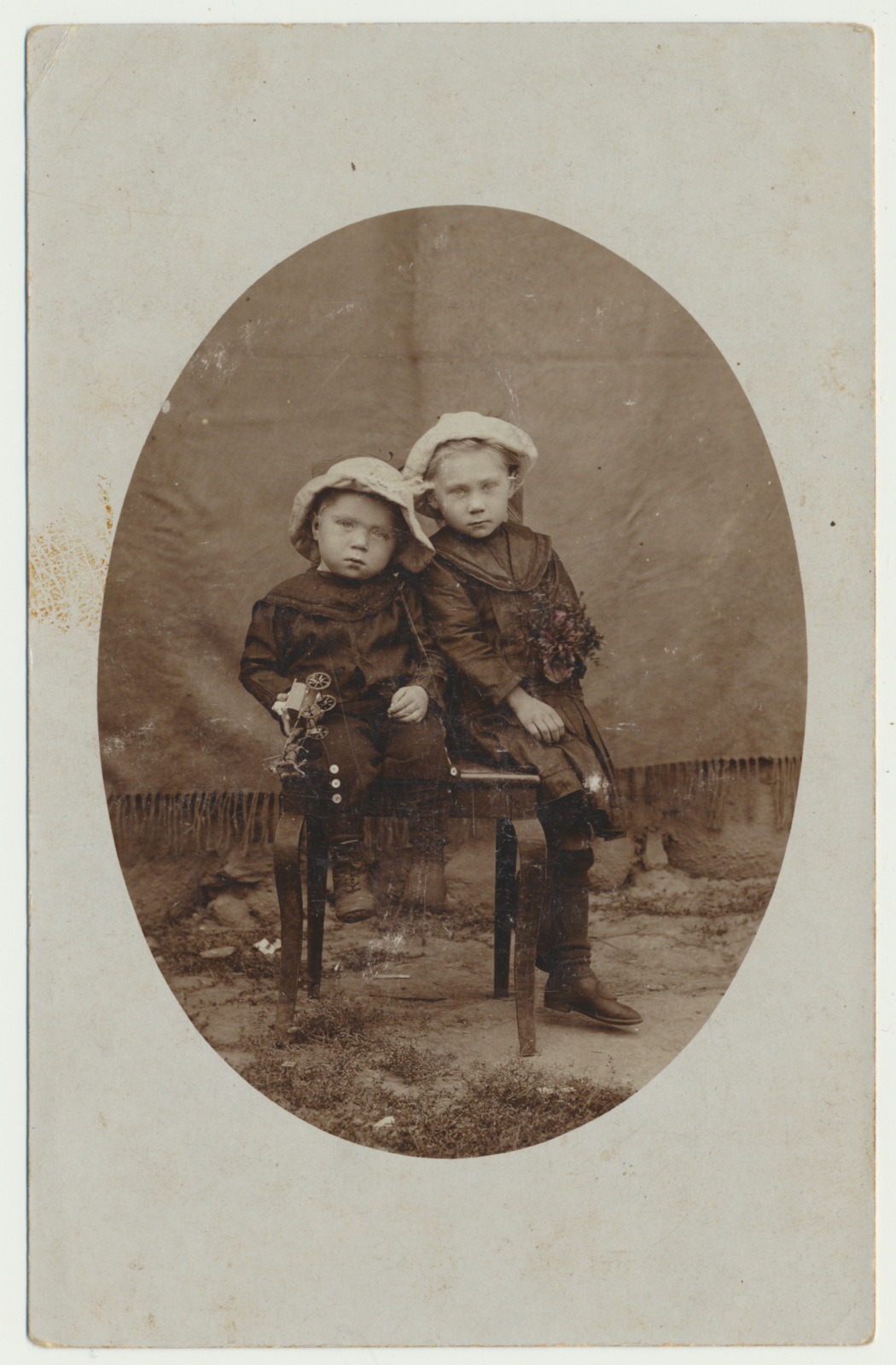 foto lapsed Evald ja Linda Sova Paistu khk Muri talu 1914