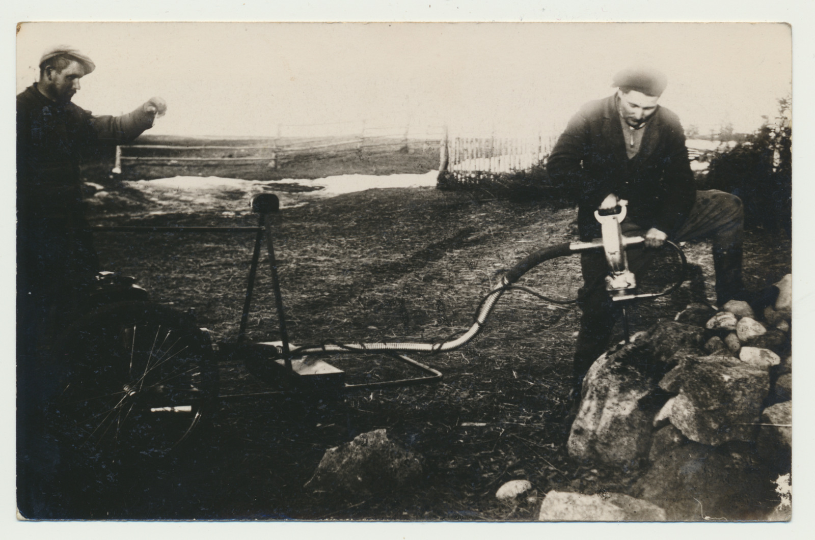 foto kivilõhkumismasin, Paistu khk Holtre v Muri talu u 1935