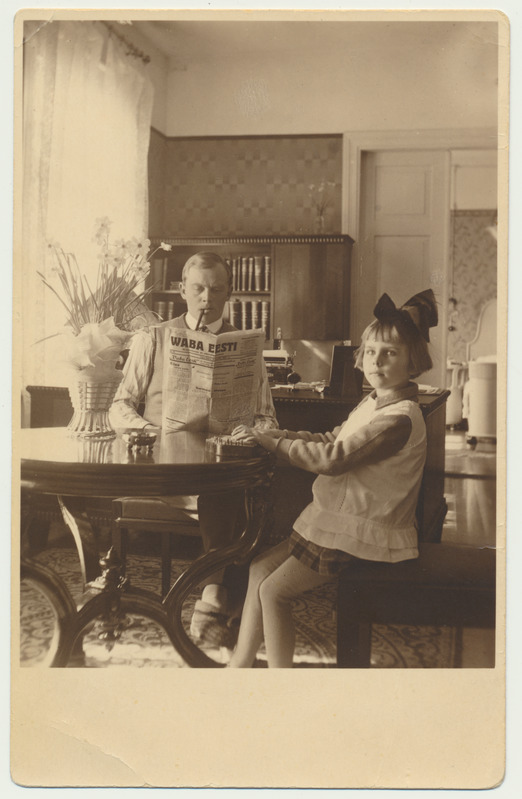 foto Viljandi advokaat Evald Konno ja tütar Moja, ajaleht Waba Eesti, kodukabinet 1931 Kivi tn 3