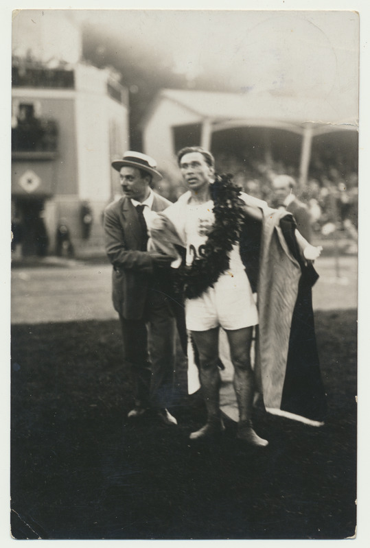 foto Jüri Lossmann peale hõbedast maratonijooksu suveolümpial 1920, Antverpen