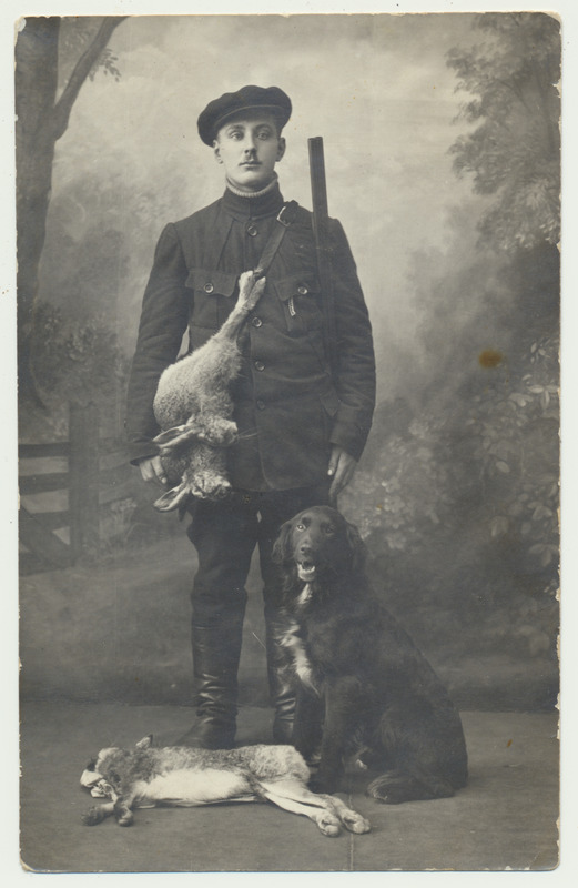 foto jahimees Peeter Niglas, jahisaak jänesed, koer 1920 foto J.Riet