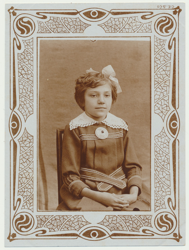 foto Viljandimaa Holstre v tüdruku portree u 1920 foto H.Silk, kaunistus