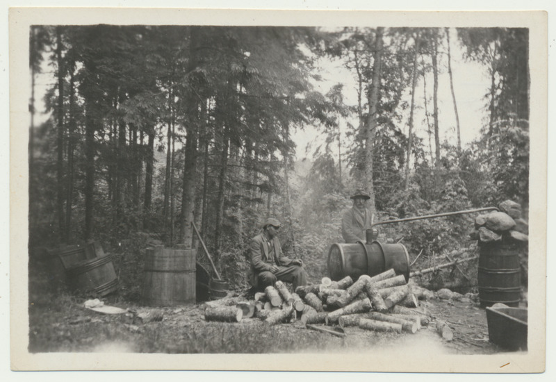 foto puskaritegu Karksi khk metsas u 1943