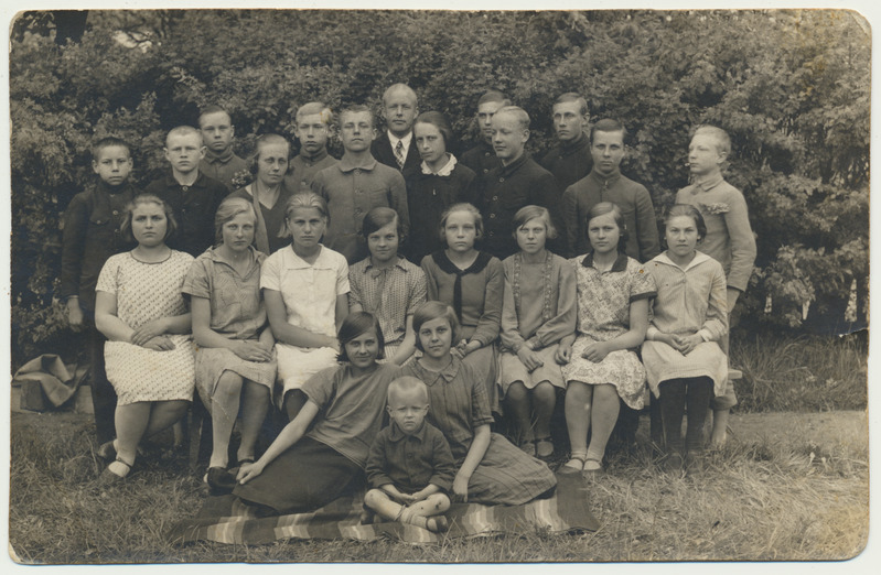 foto Kolga-Jaani khk  Lalsi kool, grupp sh tagareas juht Al. Vaher, ees Endel Vaher (Vello Salo) 1929