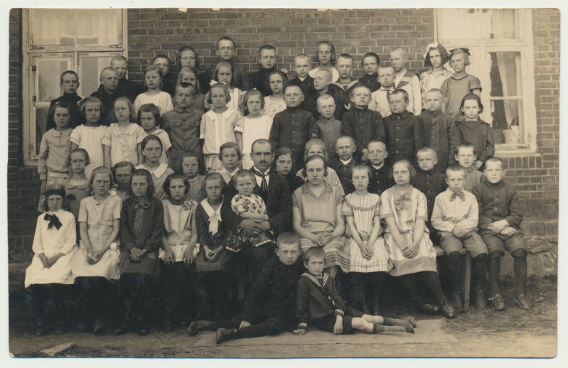 foto Kolga-Jaani khk Odiste (Võisiku) kool, grupp sh I r juht Aleksander Jakobson 1928