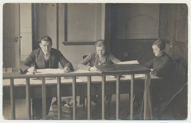 foto Pilistvere khk Kabala vallavalitsus, töötajad sh vallavanem Aleksander Lepik u 1935