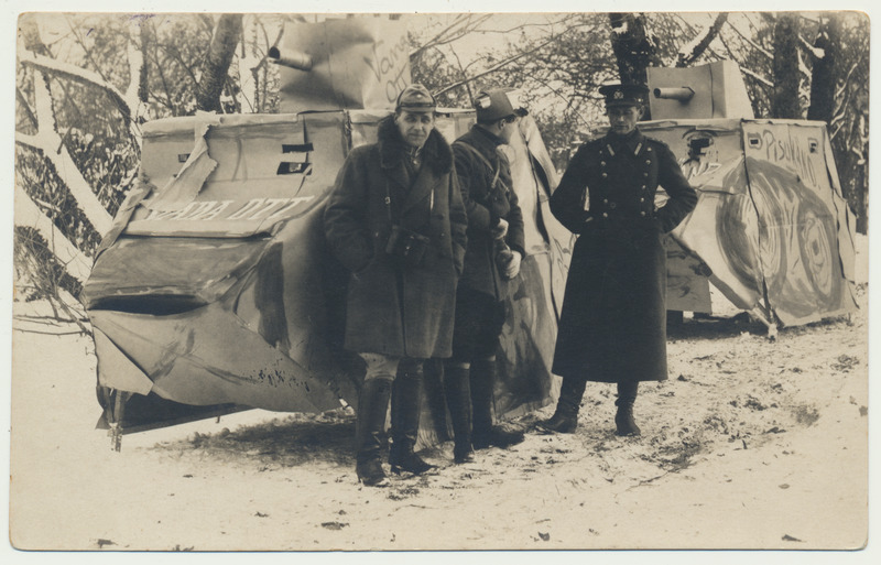 foto kaitseliit, manöövrid, harjutus-soomusautod Vana Ott ja Pisuhänd, vas.1. major O.Oidermann 1926?