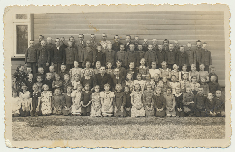 foto Viljandi khk, Kalmetu kool, grupp 1940 sh juht Ernst Rusi