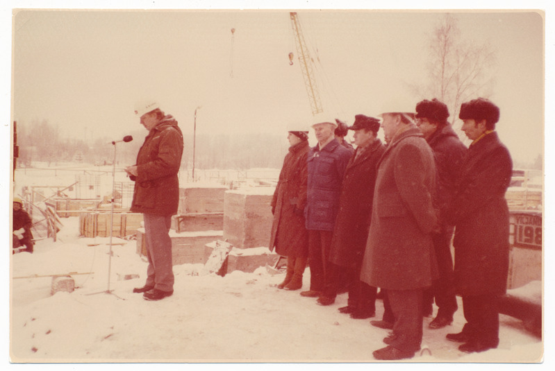 värvifoto, Viljandi leiva ja makaronitööstus uue hoone nurgakivi panek, sõnavõtud, 10.12.1987