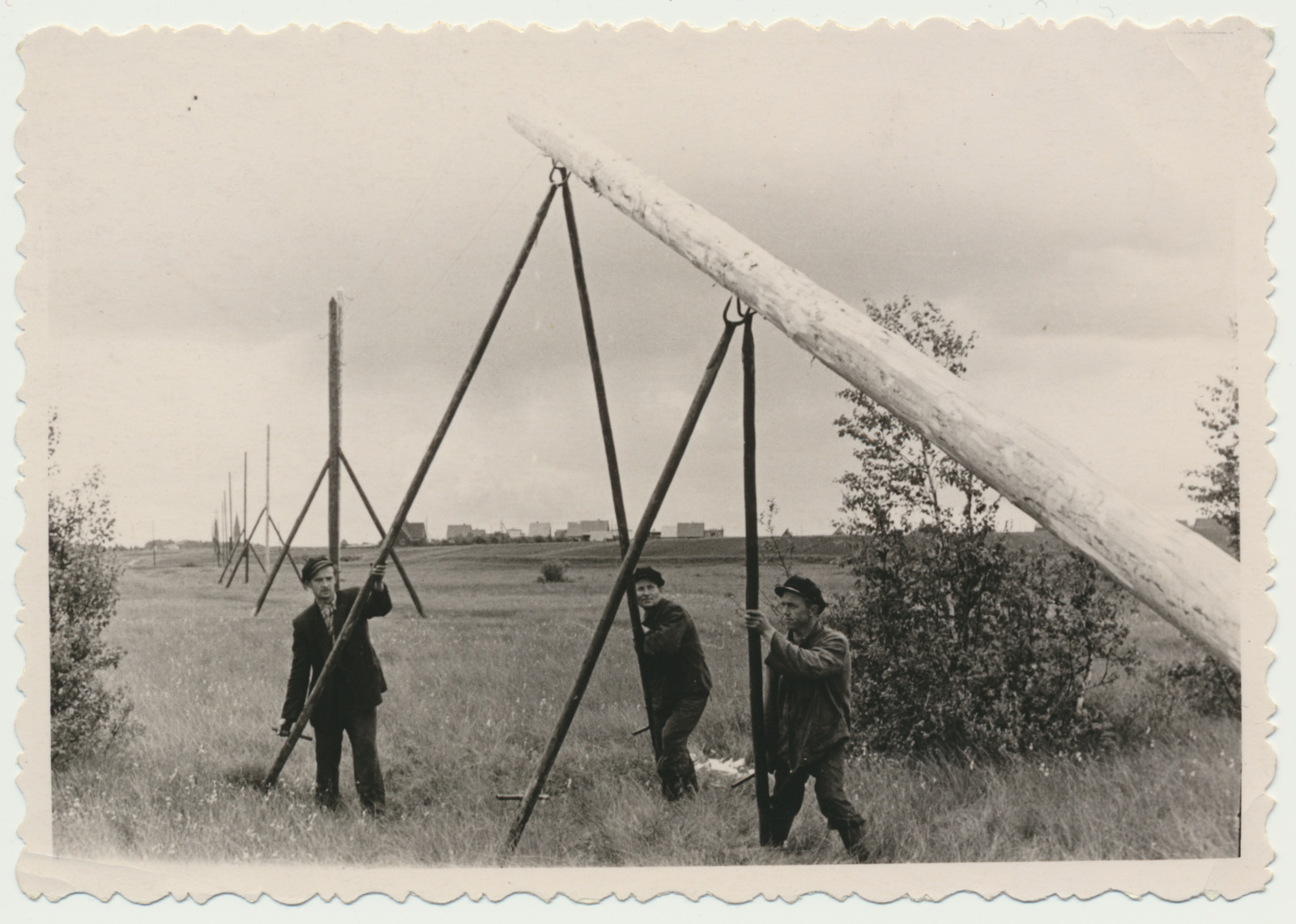 foto, Viljandi, elektripostide paigaldamine, Valuoja?, u 1940