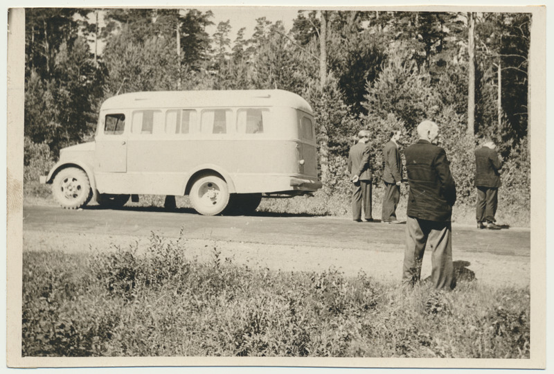 foto buss KAVZ-651 (GZA-651) sõiduteel u 1965 Viljandimaa?