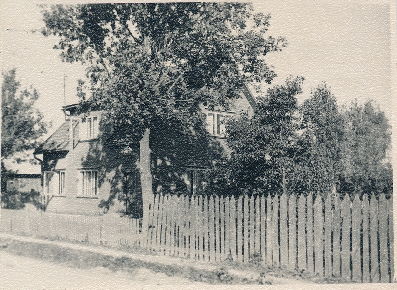 Foto, Viljandi, Lina tn 6, perekond Annilo maja, 1958