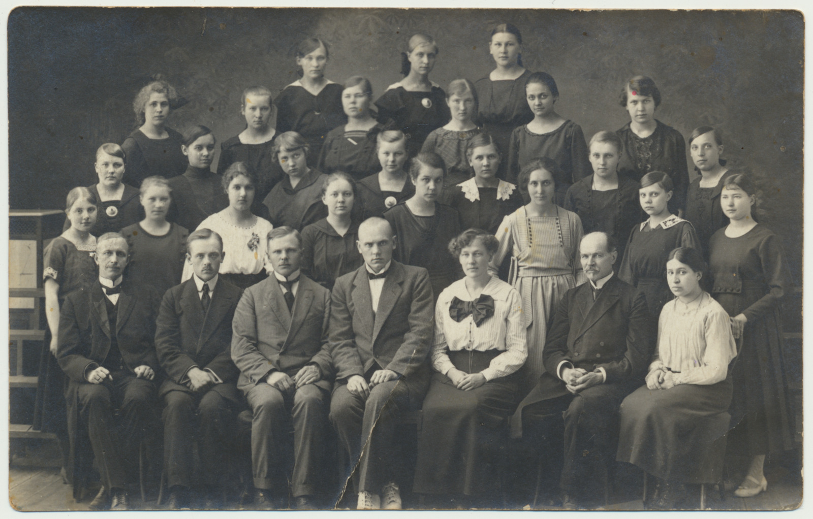 Foto, Viljandi Linna Tütarlaste Reaalgümnaasium, VI b klass 1920