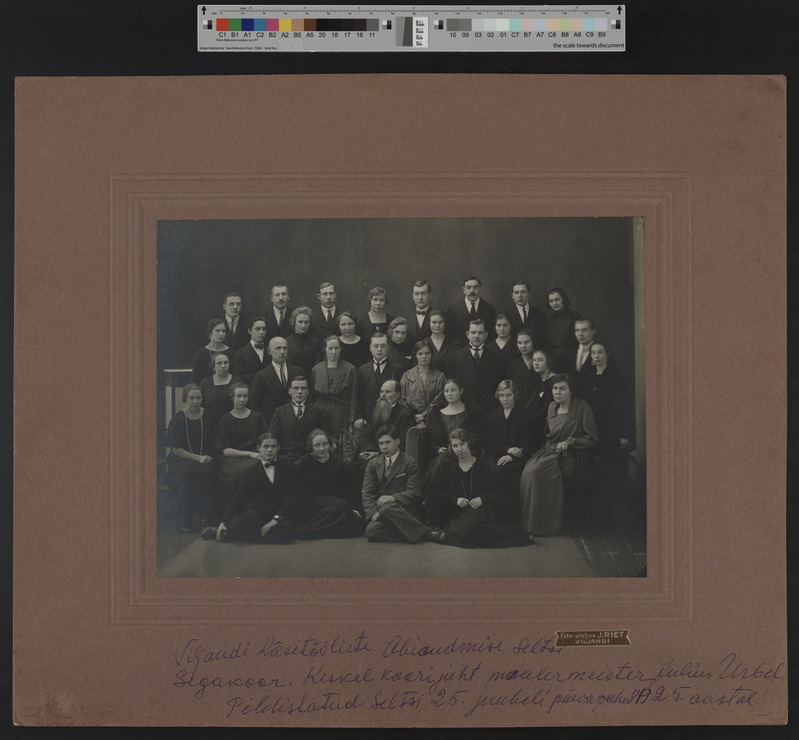 foto papil Viljandi Käsitööliste Abiandmise Seltsi segakoor, juht Julius Urbel, 1925 foto J. Riet