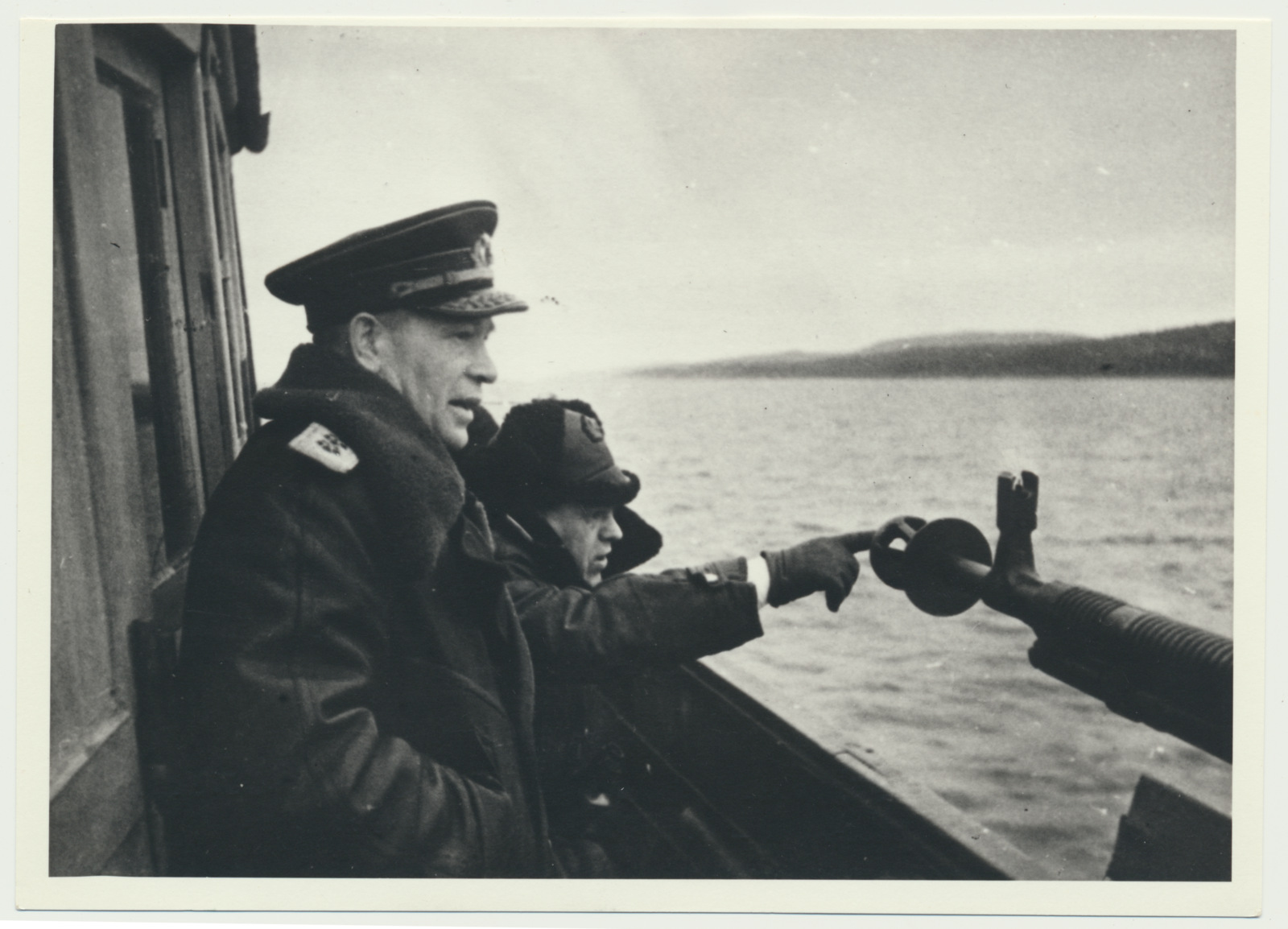 foto viitseadmiral Johannes (Ivan) Green (vasakul), G.V.Žukov laeval 1943