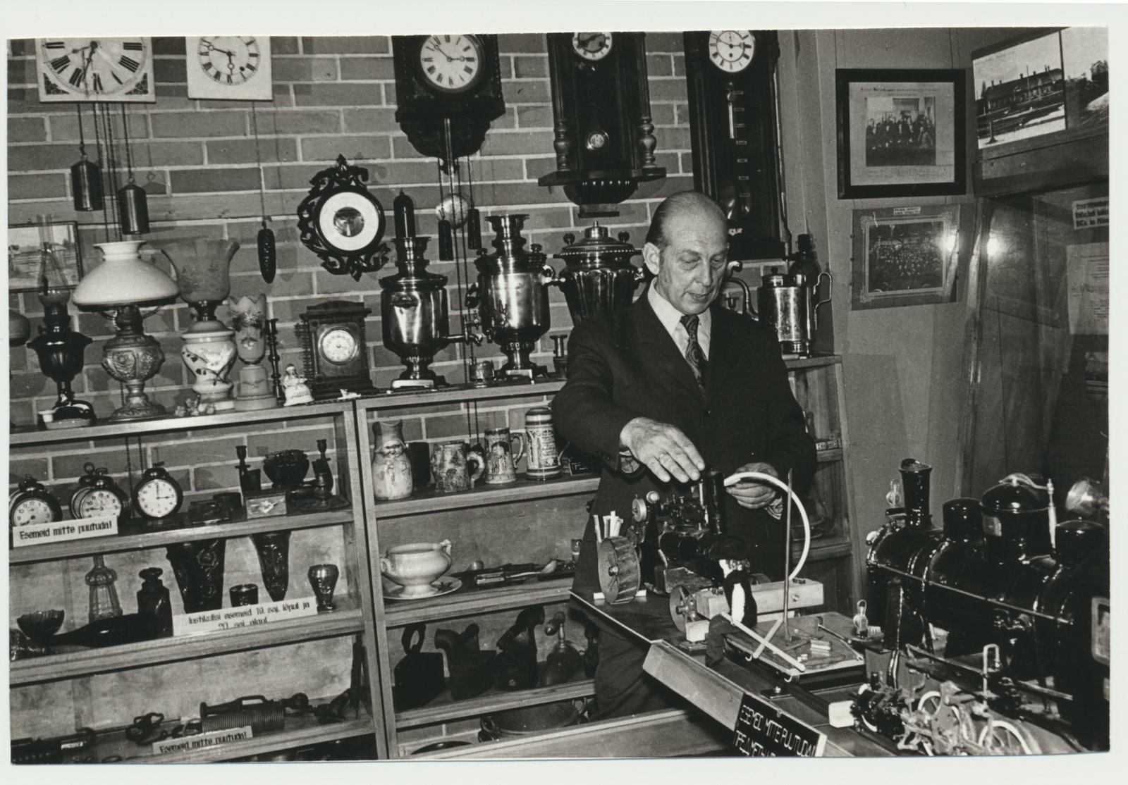 foto Mõisaküla muuseum'i ekspositsioon, juhataja V.Ilison, 1976 F K.Allikvee