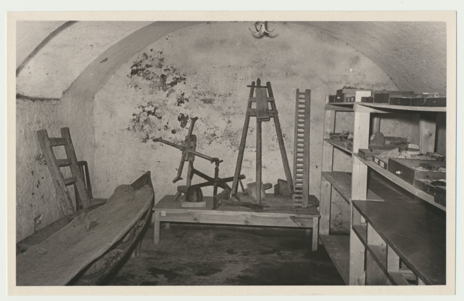 foto Viljandi muuseum, fondiruum, kelder, etnograafia, kivimid 1958 foto L.Vellema