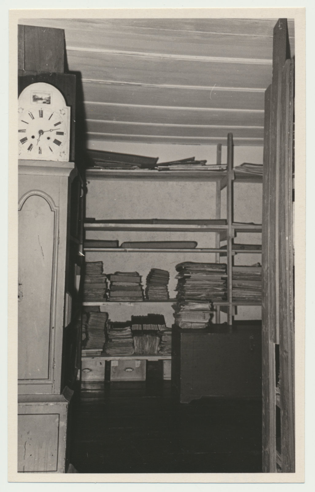 foto Viljandi muuseum, fondiruum, raamatud 1958 foto L.Vellema